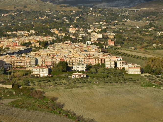 Een vakantiehuis op Sicilië voor een prikje? Voor amper drie euro kun je er eentje op de kop tikken