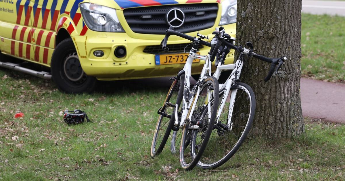 Wielrenner ernstig ten val in Boxtel, waarschijnlijk door botsing met andere wielrenner.