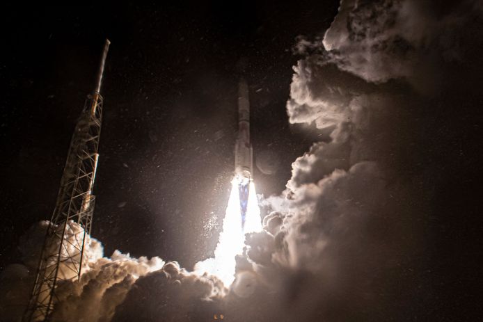 Photo of the lunar lander launch.