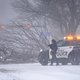 Dodental door extreem winterweer in VS en Canada loopt verder op; bus glijdt van spekgladde snelweg