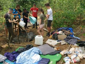 Jongeren maken kampvuurtjes in bos: brandweer verplicht hen om zelf te blussen