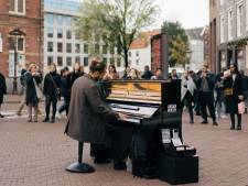 Gemist: razendpopulaire zanger geeft verrassingsoptreden op straat in Amsterdam en nog veel meer