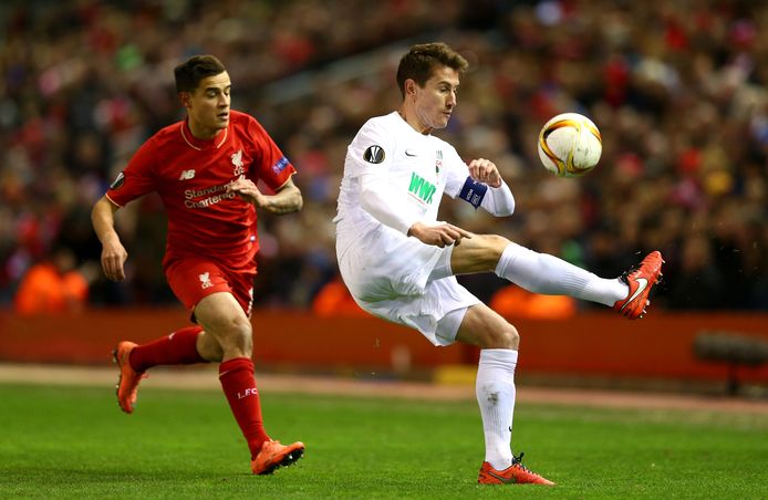 Paul Verhaegh in actie tegen Liverpool.