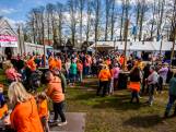 Jeugd viert vaker Koningsdag in eigen dorp, maar aan groei van Oranjepop in Neede zitten ook grenzen
