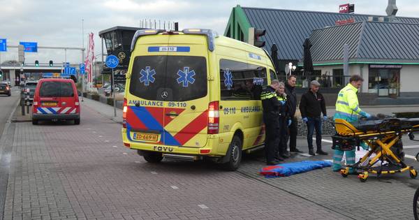 Scooterrijder ernstig gewond door aanrijding met auto in Veenendaal.