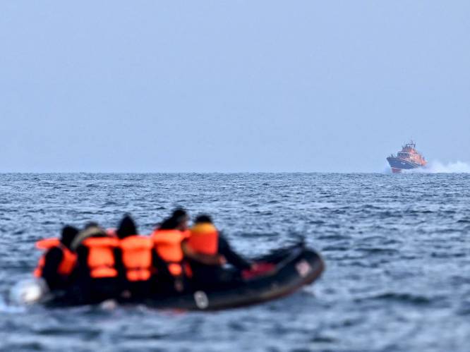 Nieuw record: ruim 700 migranten steken Kanaal over op één dag