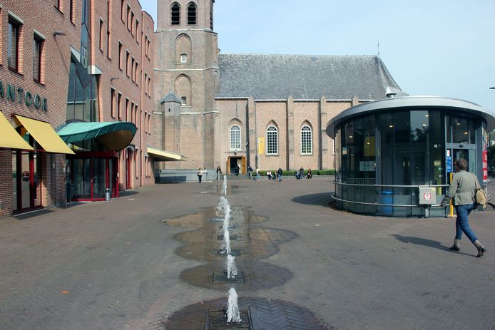 De Van Goghkerk bij het gemeentehuis in Etten-Leur