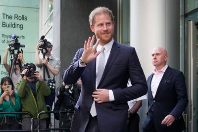 Heeft prins Harry het definitief verkorven bij de Britse media? “Wacht maar tot Charles al z'n titels afneemt”