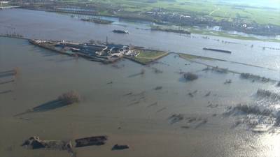 Spectaculaire luchtbeelden van overvolle Nederlandse rivieren
