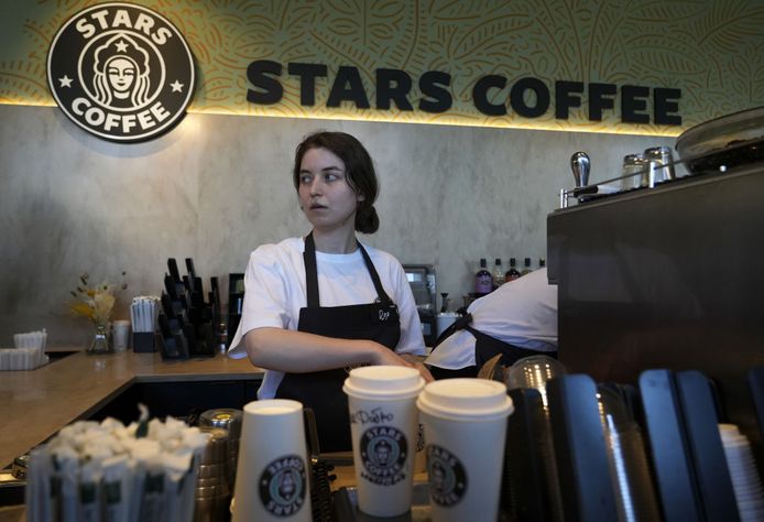 De gesloten Starbucks-filialen zijn heropend onder de naam Stars Coffee.