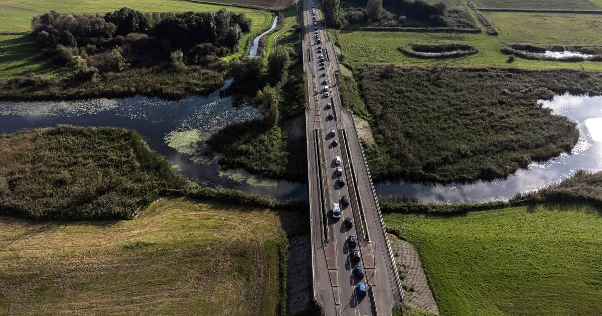 Rotonde bij Herwen dit weekend dicht, daarna blijf het nog een maand filerijden tussen Herwen en Bab