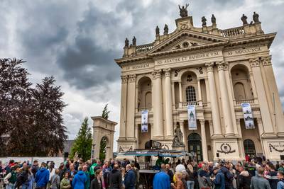 Met ieder biertje wordt de Basiliek mooier; Oudenbosch drinkt op festival voor opknapbeurt van Sint-