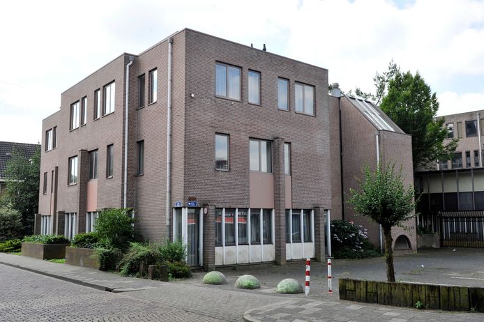 Het vroegere Mediant-gebouw aan de Willemstraat.