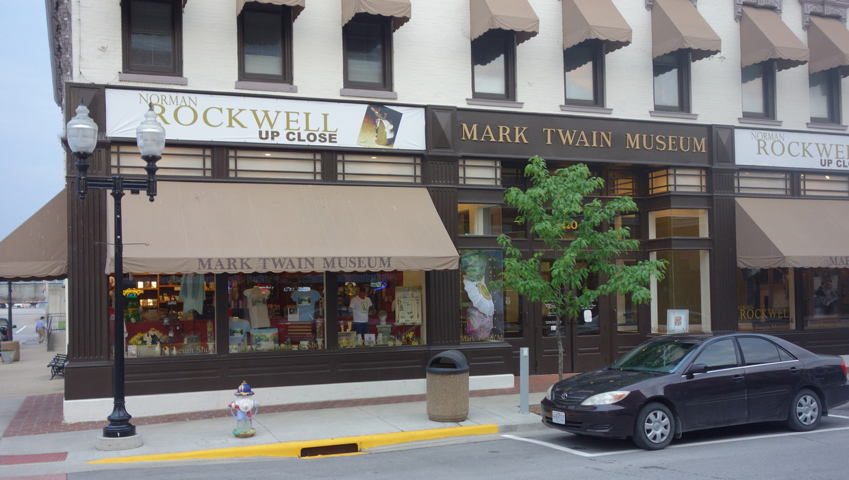 Mark Twain Museum aan Main Street in Hannibal. Beeld Erik van Zwam