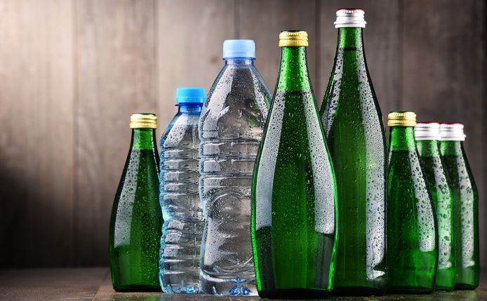 Plastic drankflessen, maar ook voedselverpakkingen, kassaticketjes en conservenblikken bevatten bisfenol a, een chemische stof die in verband wordt gebracht met kankers, mannelijke onvruchtbaarheid, diabetes en hart- en vaatziekten.