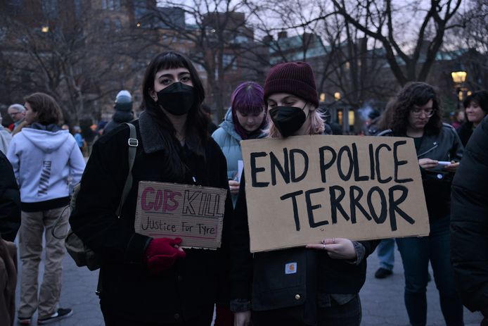 Protesten in New York tegen de Amerikaanse politiecultuur en het gebruik van geweld, in het bijzonder tegenover ongewapende zwarte mensen.