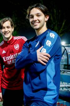 Piepjong middenveld kloppend hart van Kampong: ‘Ik stop nog liever dan dat ik naar een andere club ga’

