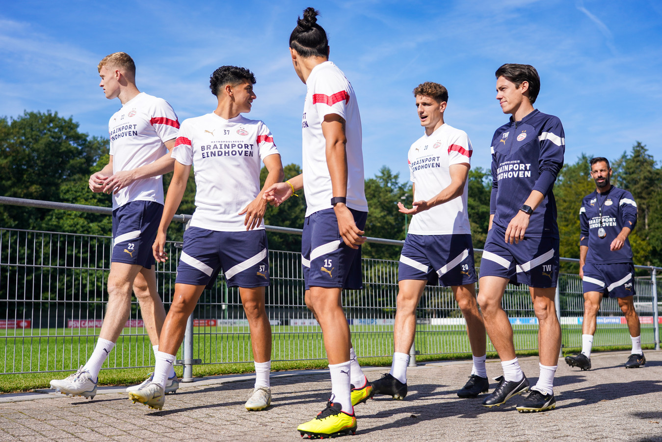 Tim Wolf met de selectie van PSV.