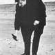 Om de onzinnigheid van de Tesla in de ruimte te verbeelden, stel ik voor dat Wim T. Schippers een Tesla de zee in rijdt