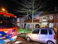 De vlammen kom uit het dak bij de brand in een woning aan de Koningin Wilhelminaweg.