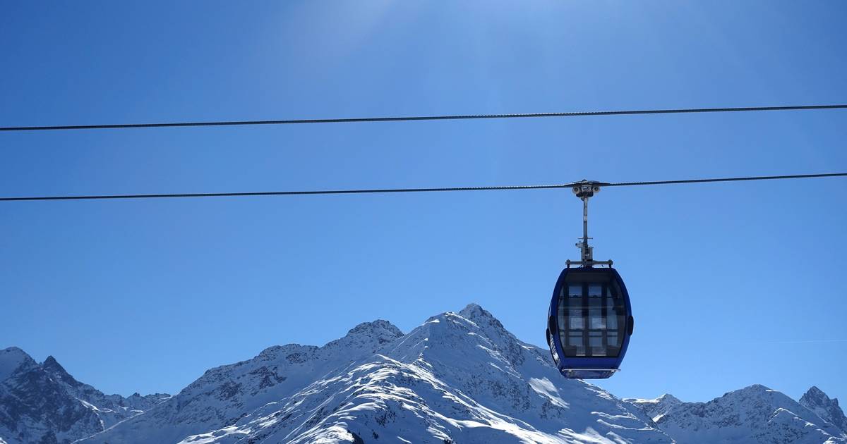 “Ski Gondola Tragedy in Oetz, Tyrol: Four Seriously Injured in Accident”
