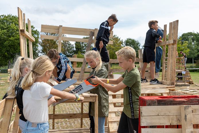 Er doen altijd rond de honderd kinderen mee aan het huttendorp in Zierikzee.