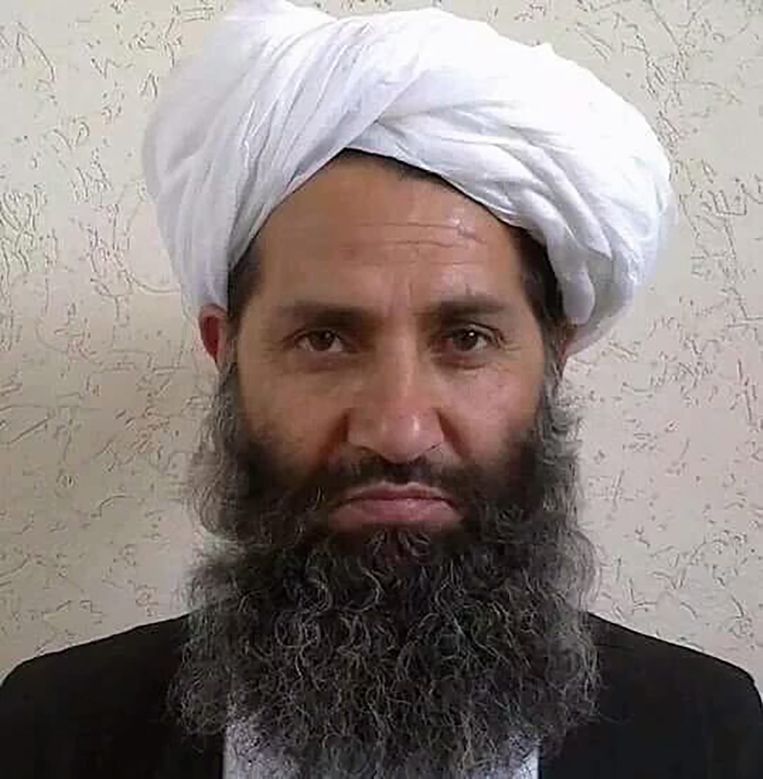 De nieuwe leider Haibatullah Akhundzada, op een foto die door de Taliban werd vrijgegeven. Beeld epa