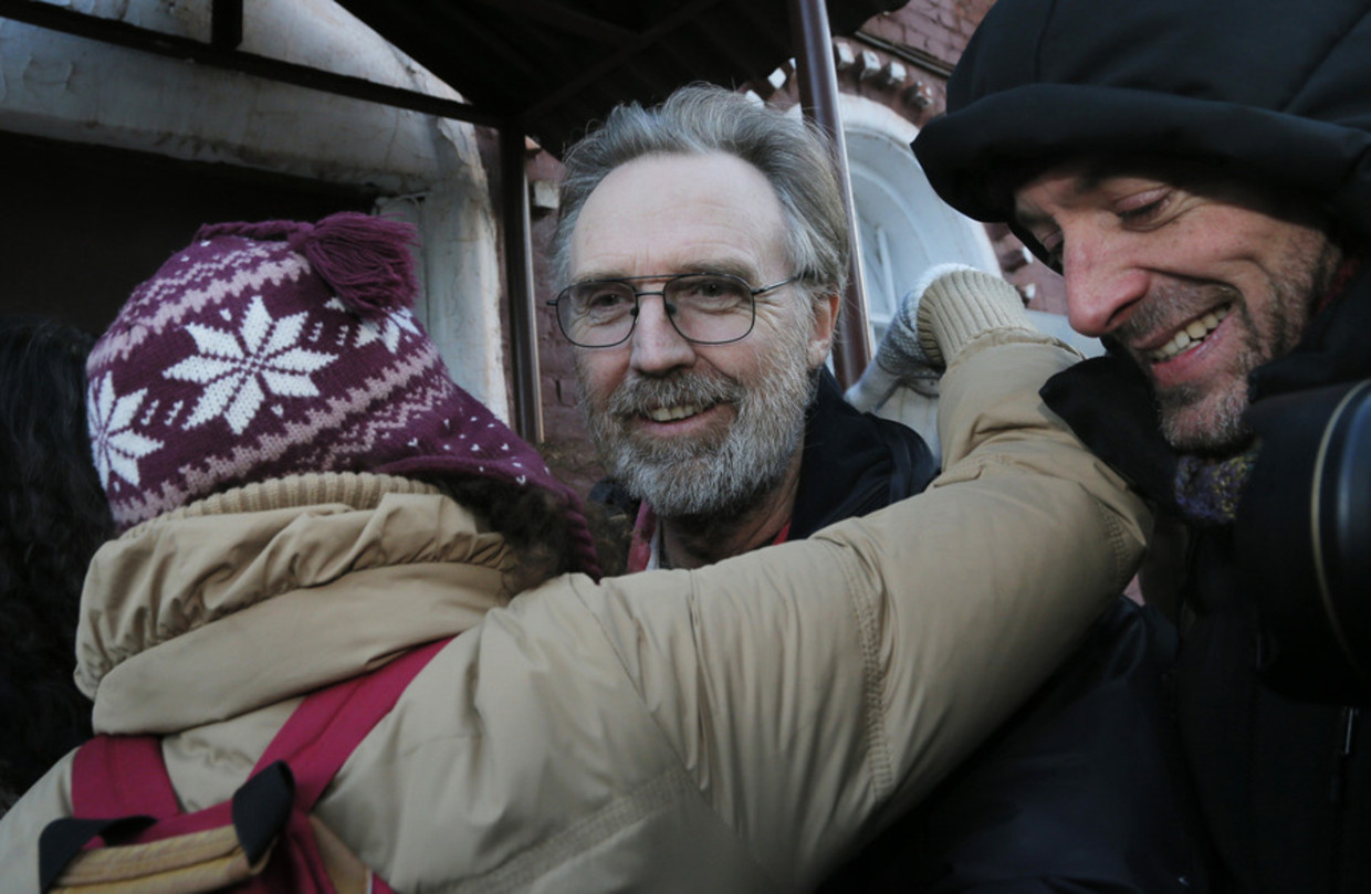 De Australische Greenpeace-activist Colin Russel na zijn vrijlating. Beeld ap