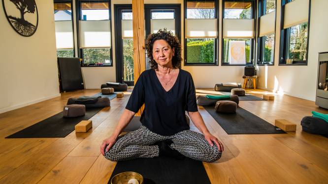 Met yoga en acteurs op zoek naar balans: ‘Ik praat grensoverschrijdend gedrag niet goed, maar we kampen tegelijk met aanraakarmoede’