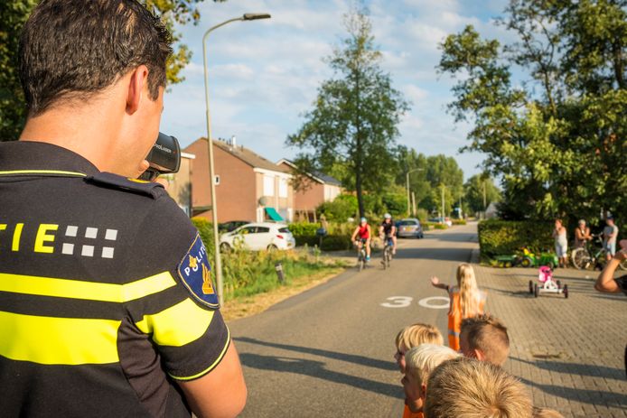 Wielrenners werden woensdagavond geflitst in Noordeinde.