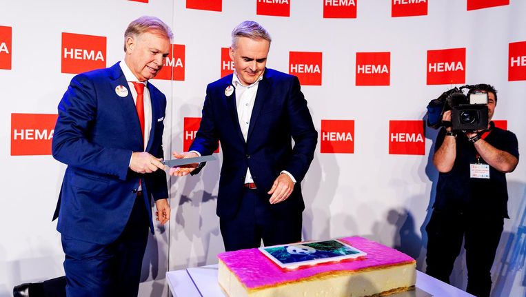 Ondernemer Marcel Boekhoorn en Tjeerd Jegen CEO van Hema vorige maand tijdens de persconferentie over de overname van HEMA. Beeld ANP