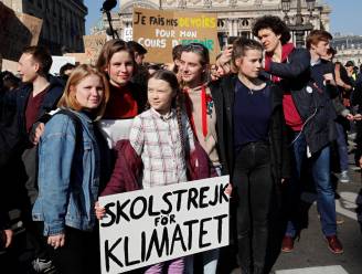 Greta Thunberg, Anuna De Wever en Kyra Gantois betogen in Parijs voor het klimaat
