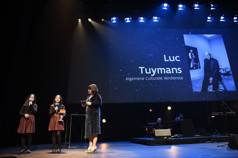 Luc Tuymans kwam zelf niet opdagen en schonk zijn prijzengeld van 20.000 euro aan de sociaal-culturele organisatie Let's Go Urban. Beeld BELGA