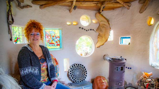 Conny heeft een zelfgemaakt Hobbit-huis in haar tuin: ‘Mijn creatieve proces staat nooit stil’
