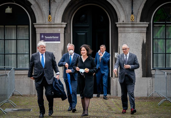 De burgemeesters Femke Halsema (Amsterdam, midden), Ahmed Aboutaleb (Rotterdam, rechts), Sybrand van Haersma Buma (Leeuwarden, achter) en Jan van Zanen (Den Haag, links).