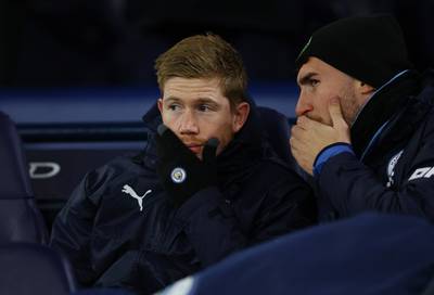 LIVE. De Bruyne op de bank bij Manchester City tegen Tottenham nadat hij training liet schieten door “persoonlijk issue”