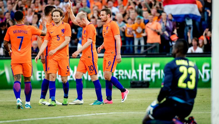 Dick Advocaat Brengt Selectie Oranje Terug Het Parool