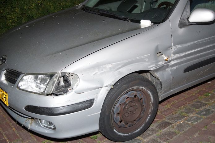 Een man is zondagavond rond 11.30 uur zwaargewond aangetroffen in zijn auto op de A59 bij Waalwijk.