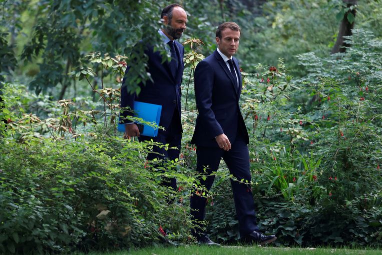 De Franse president Macron en intussen ex-premier Edouard Philippe.  Beeld EPA