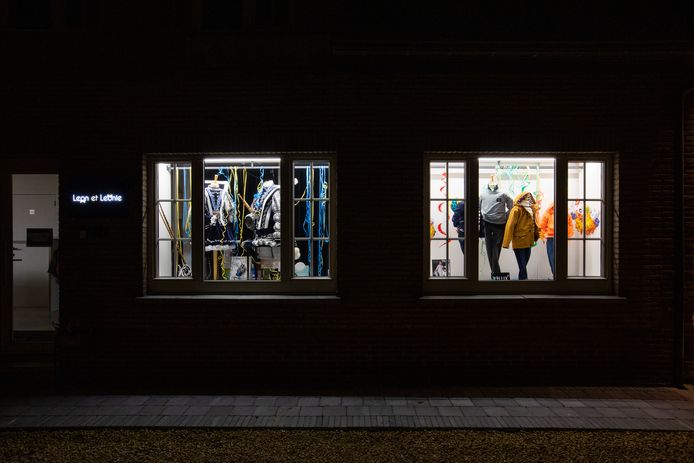 Een deel van de kinderkleding moet tijdelijk wijken voor carnaval.