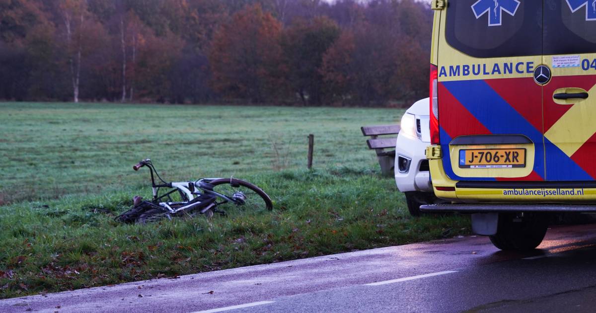 Meisje gewond naar ziekenhuis na aanrijding in Balkbrug.