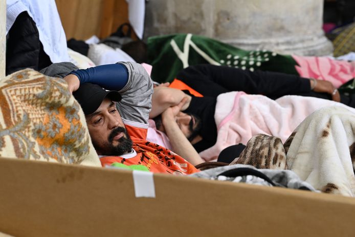 Les sans -papiers grévistes de la faim à l'église du Béguinage à Bruxelles, le 23 juin dernier.