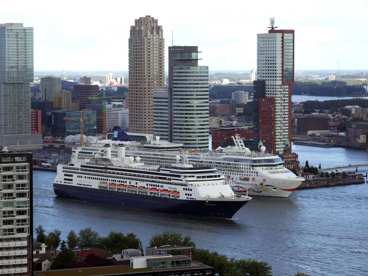 Порт нидерландов 9 букв. Круизный порт Роттердам. Голландия Роттердам. Holland America line Rotterdam. Rotterdam Cruise line:Holland America line.