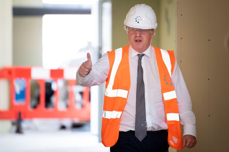 De Britse premier Boris Johnson is een groot fan van bruggen. Helaas zal hij nu groen licht moeten geven voor een tunnel tussen Noord-Ierland en het Britse vasteland. Beeld Getty 