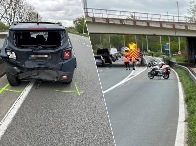 Bestuurder helpt chauffeur die onwel wordt op R4 in Gent, waarna achterligger inrijdt op zijn wagen: “Twee personen naar ziekenhuis”