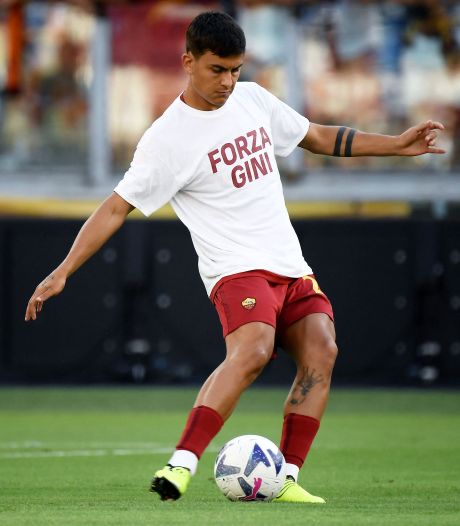 Spelers AS Roma steunen Georginio Wijnaldum met speciaal shirt tijdens warming-up