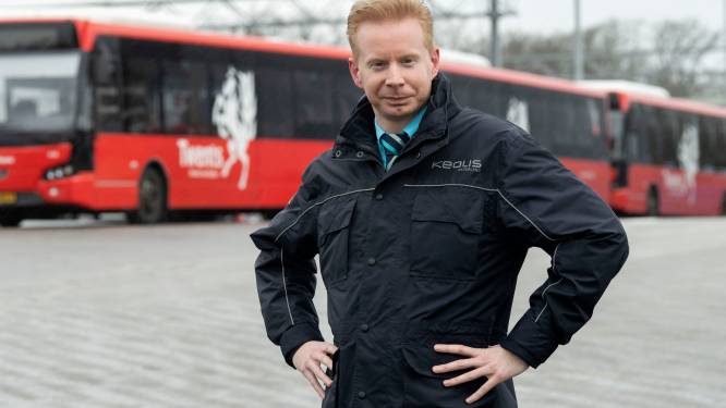 Buschauffeur Dennis uit Enschede put hoop uit akkoord over loonstijging in de zorg: ‘Er blijkt dus wél extra geld te zijn’