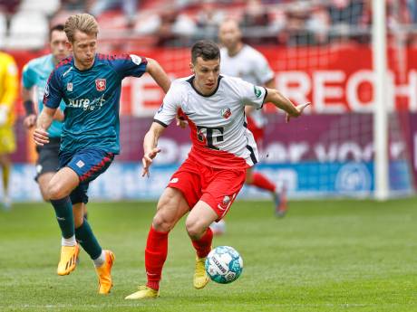 
Interesse in goalgetter Douvikas bereikt kookpunt, FC Utrecht eist hoofdprijs