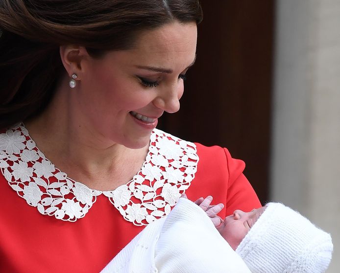 Kate Middleton en haar pasgeboren baby.