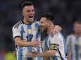 Lionel Messi viert zijn goal.